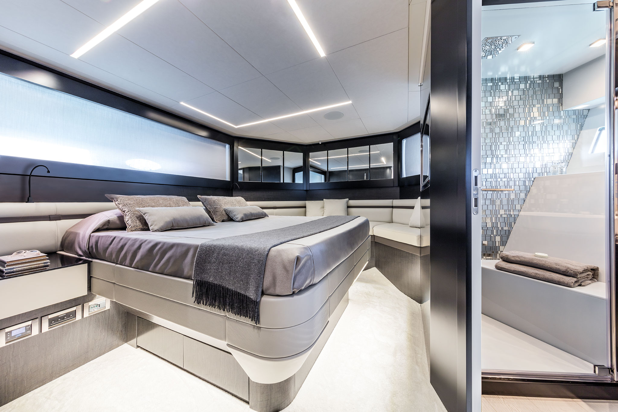 ferretti-group-pershing-9x-yachts-france-171-10